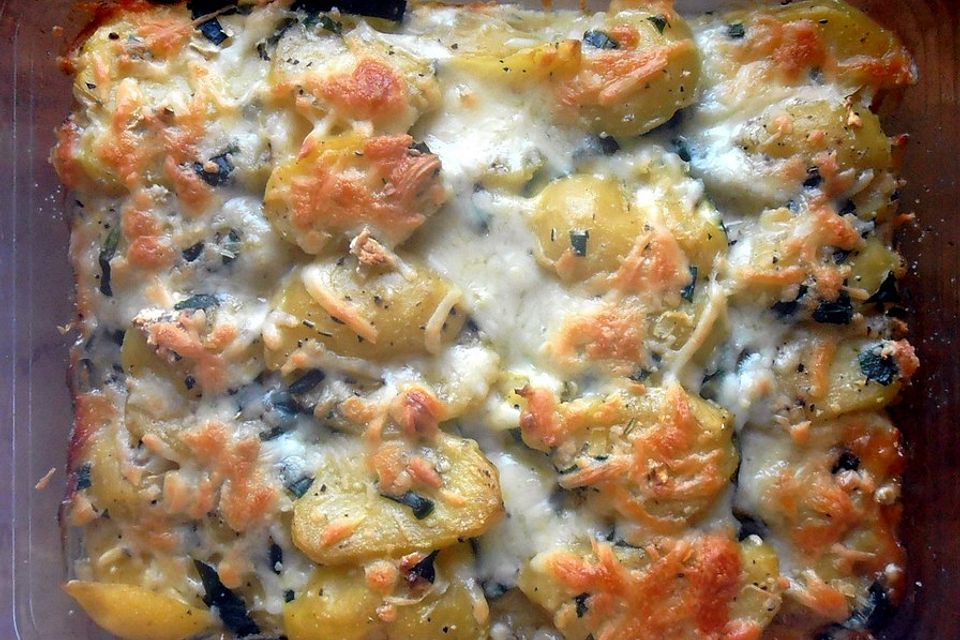 Kartoffel-Zucchini-Gratin mit dreierlei Käse