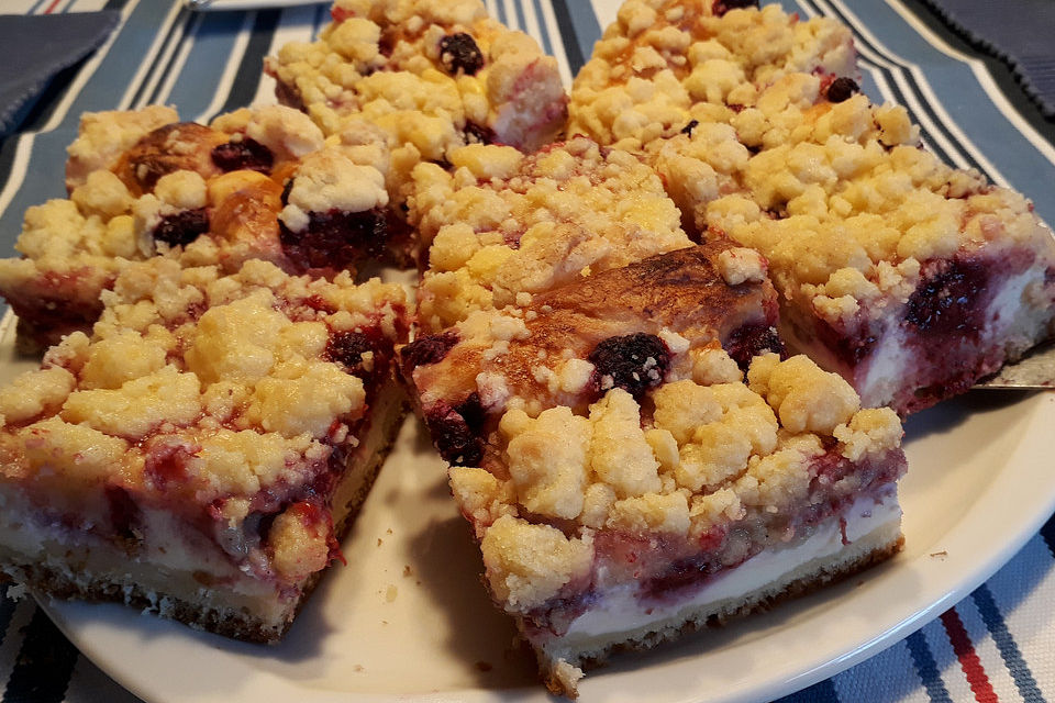 Himbeer-Quark-Hefekuchen mit Oreostreuseln