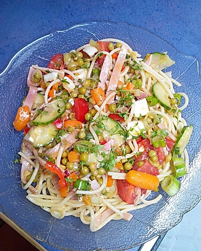 Spaghetti-Salat mit Schafskäse