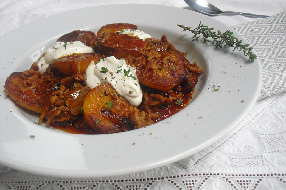 Hackfleisch-Kartoffel-Pfanne mit Zwiebeln ohne Gemüse