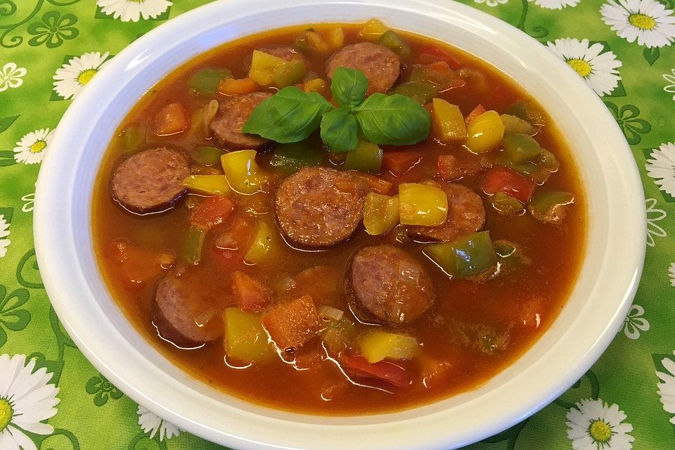 Herzhafte Cabanossi-Paprika-Suppe