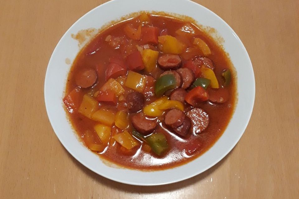 Herzhafte Cabanossi-Paprika-Suppe