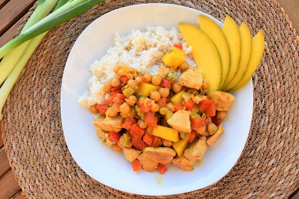 Kichererbsencurry mit Paprika und Mango