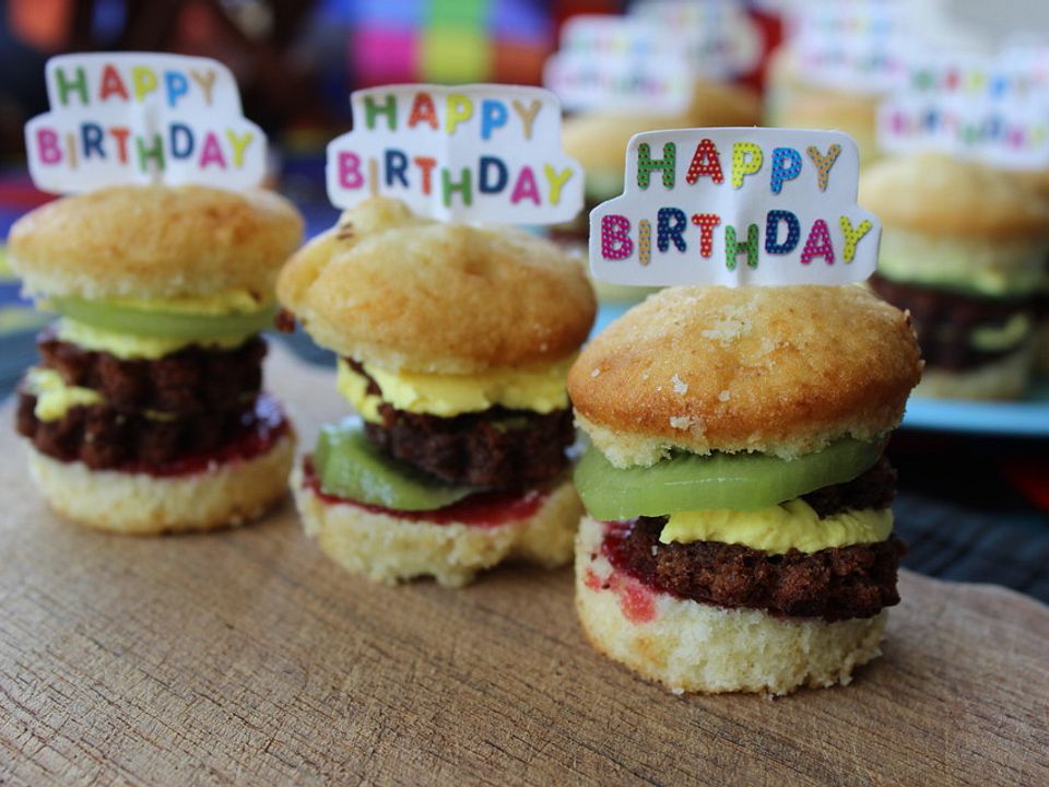 Susse Mini Burger Muffins Von Bakingjulia Chefkoch