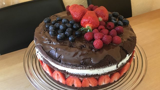 Schoko-Beeren-Torte mit Mascarponecreme von bakingjulia