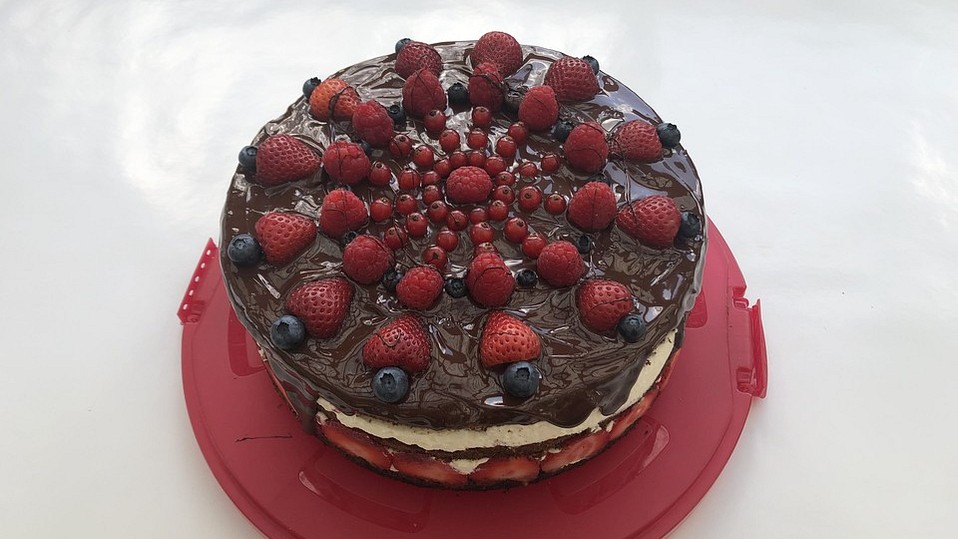 Schoko-Beeren-Torte mit Mascarponecreme von bakingjulia