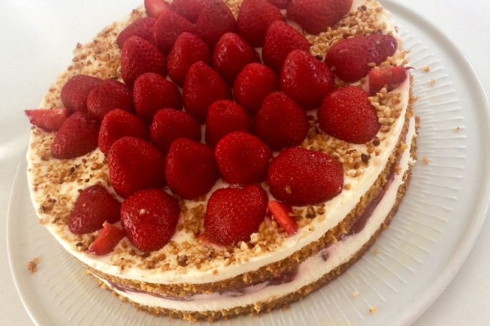 Rübli-Kirsch-Torte mit Erdbeeren