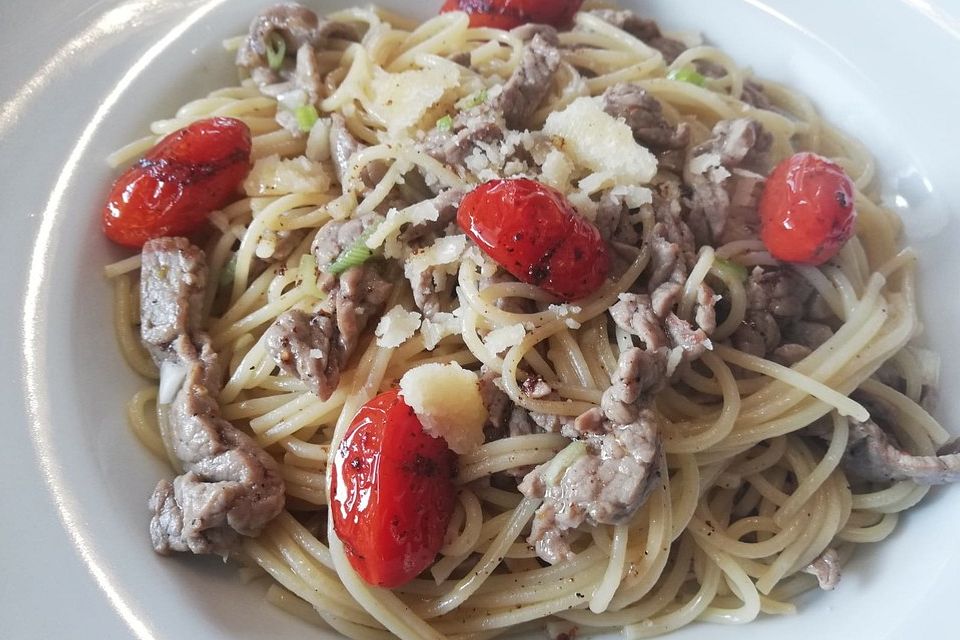 Spaghetti mit Rindfleisch und Parmesan