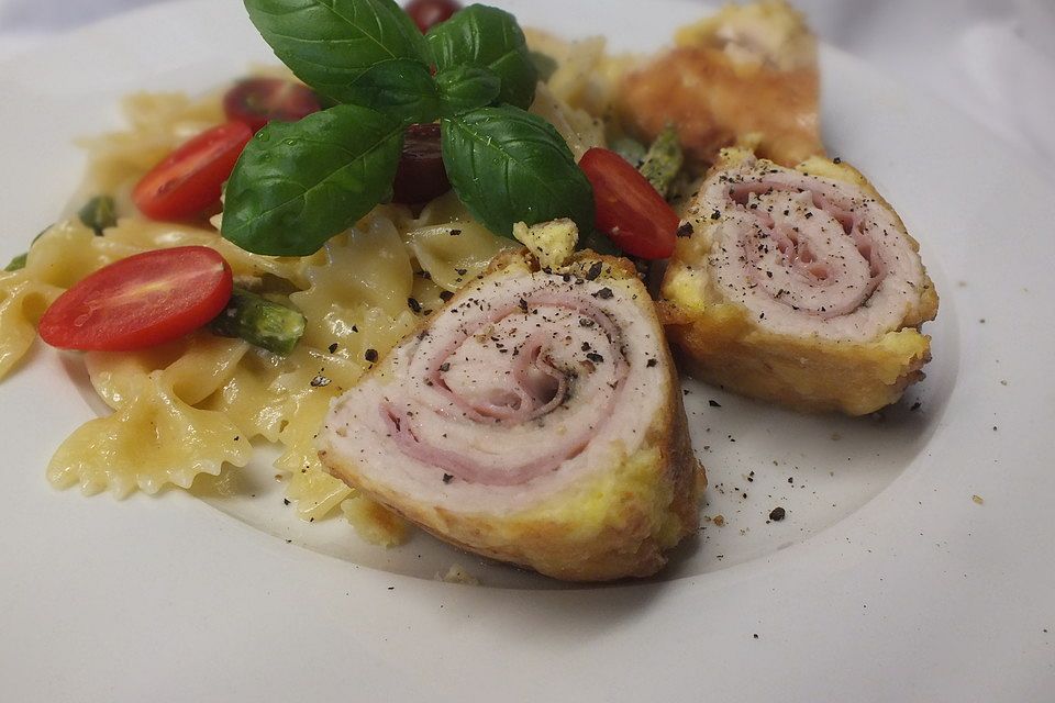 Hähnchenbrust im Parmesanteig mit Spargelnudeln