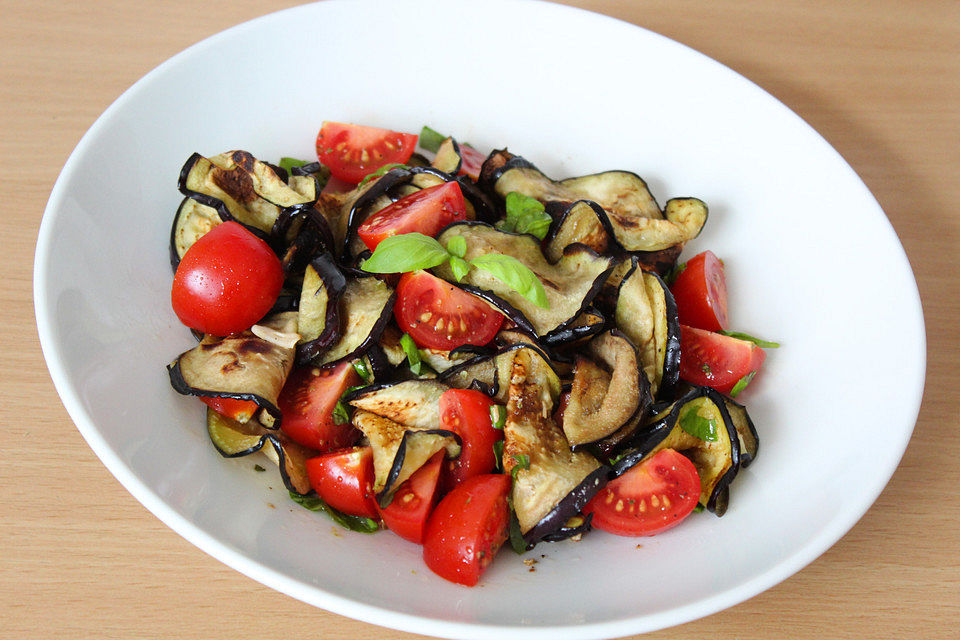 Auberginen - Tomaten - Salat