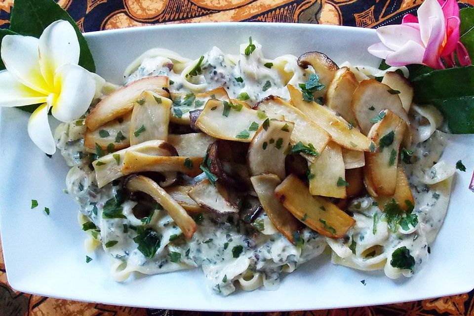 Würzige Tagliatelle mit gebratenen Kräuterseitlingen und Kokosnusssauce