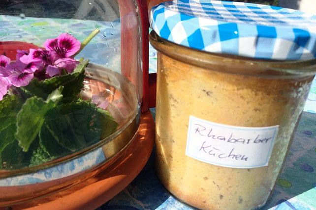 Rhabarberkuchen im Glas von Kräuterjule| Chefkoch