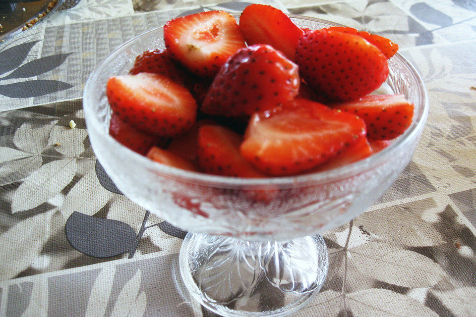 Gezuckerte Erdbeeren nach Uromas Art