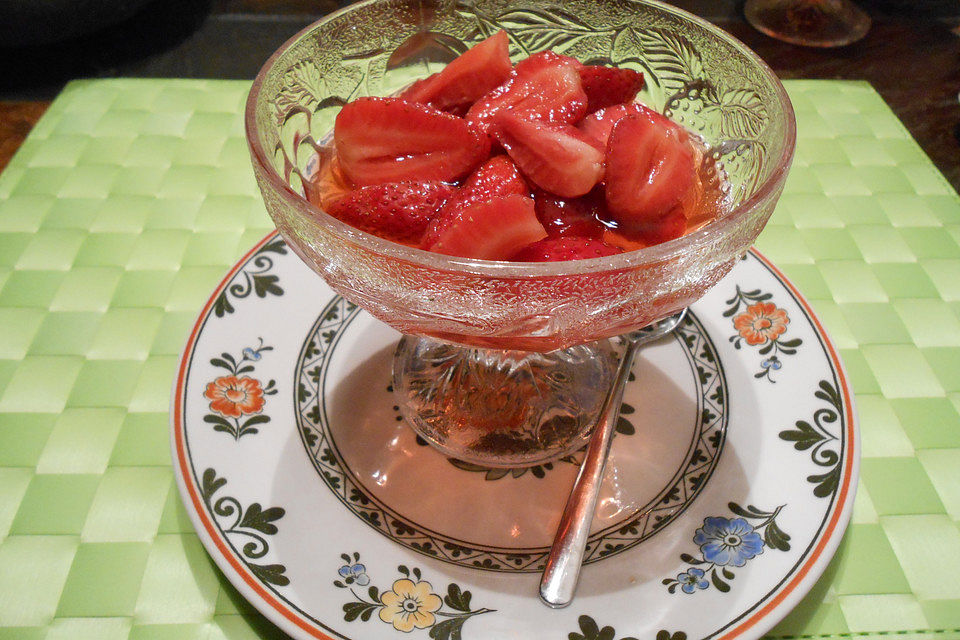 Gezuckerte Erdbeeren nach Uromas Art