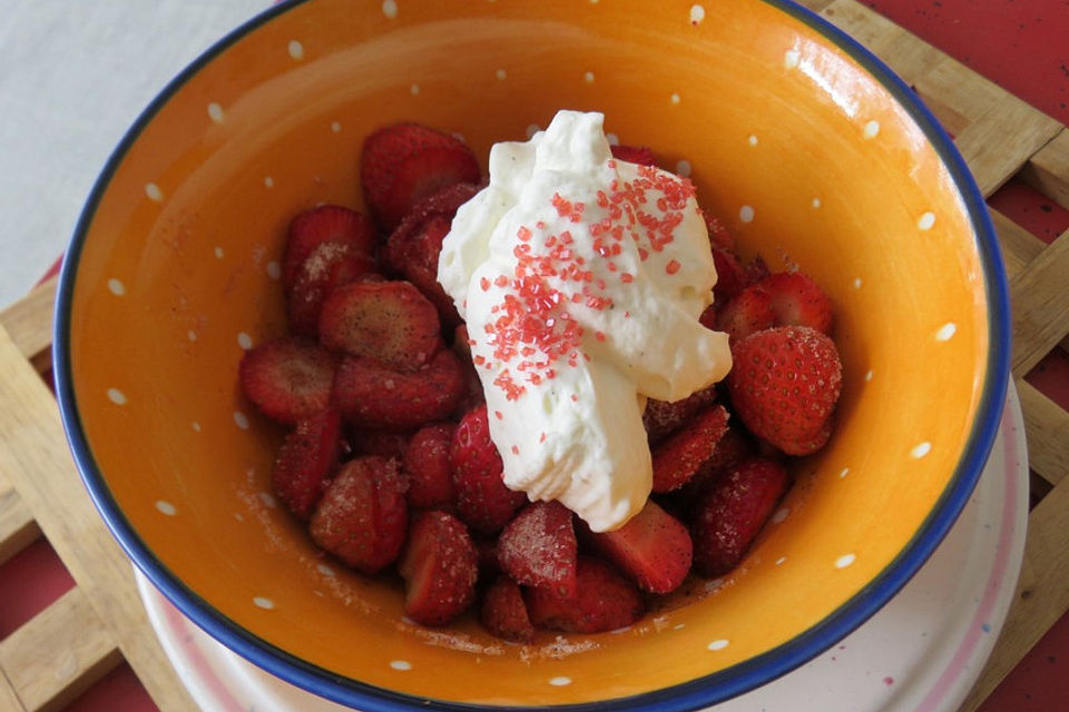 Gezuckerte Erdbeeren nach Uromas Art