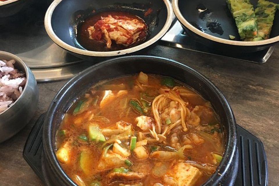 Doenjang Jjigae -  Koreanischer Soja-Eintopf