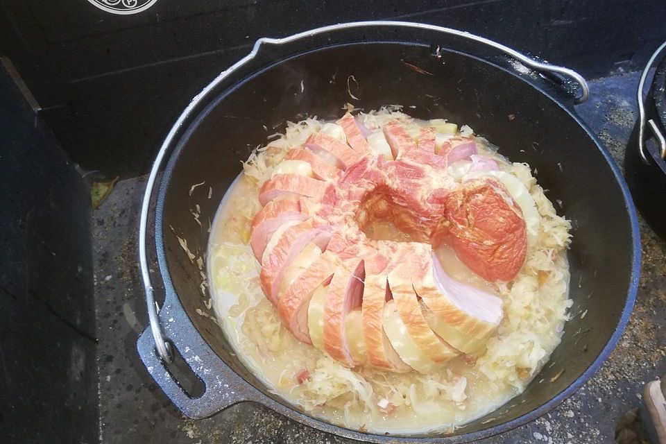 Sauerkraut aus dem Dutch Oven