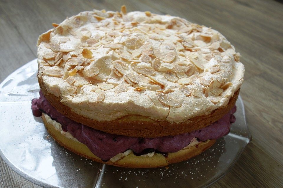 Heidelbeer-Baiser-Torte