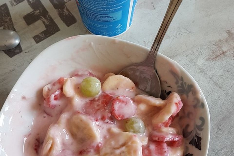Frischer leckerer Obstsalat Frischer leckerer Obstsalat