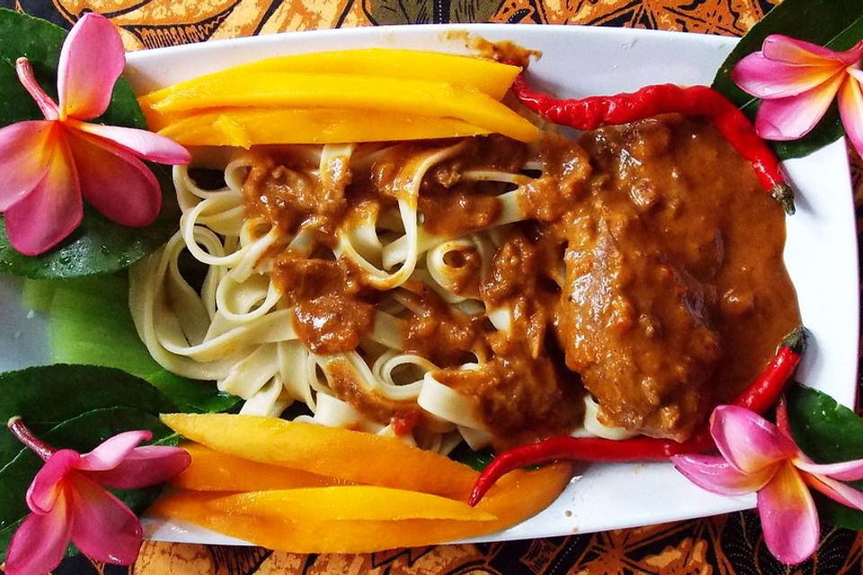 Hühnerschenkel-Rendang mit selbstgemachten Tagliatelle