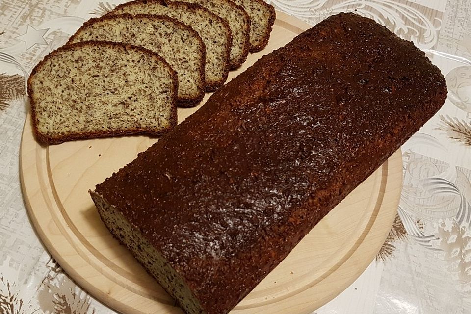 Eiweißbrot mit Quark, Mandeln und Leinsamen