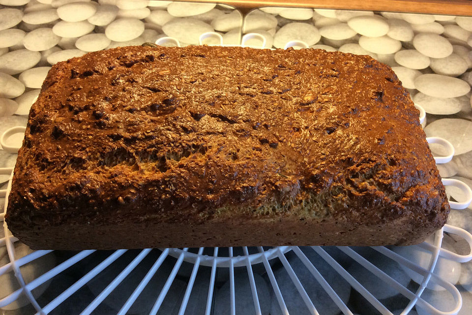 Eiweißbrot mit Quark, Mandeln und Leinsamen