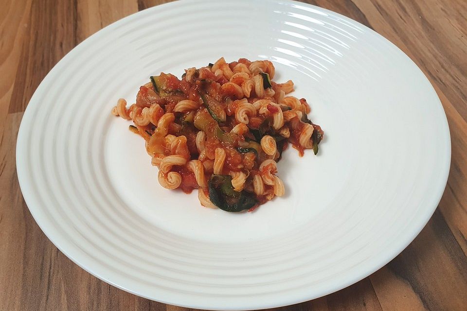 Schnelle Zucchini-Tomaten-Pasta