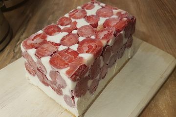 Erdbeer-Eiskuchen