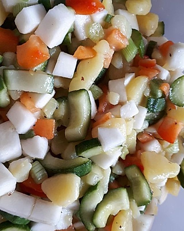 Kartoffel-Gurken-Salat mit Mairübchen