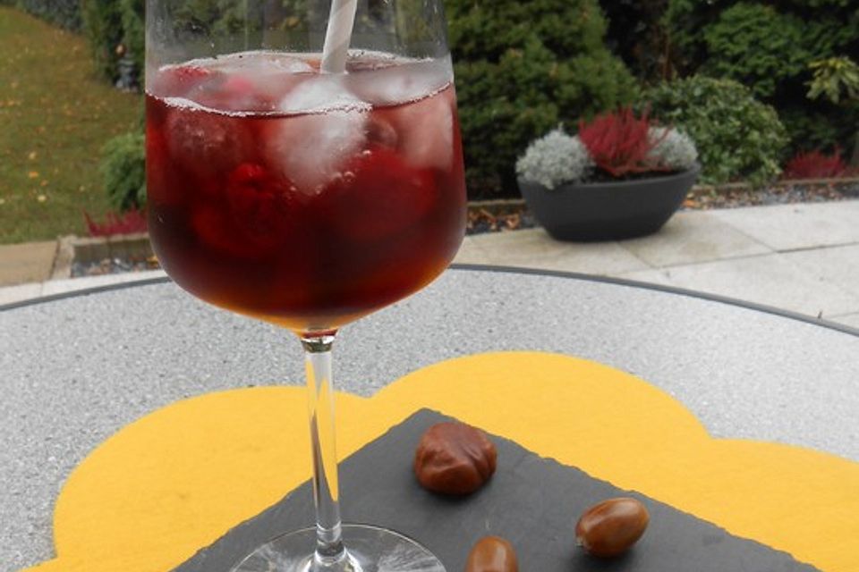 Lillet-Kirsch-Drink mit Himbeeren