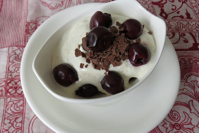 Kirsch-Stracciatella-Joghurt mit Mandeltopping von patty89| Chefkoch