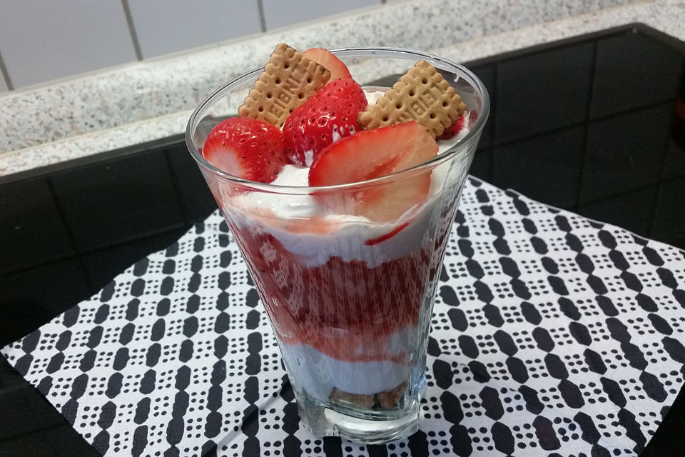 Erdbeerdessert mit griechischem Joghurt