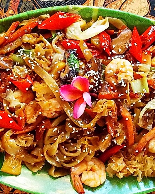 Gebratene Nudeln mit Garnelen und Pilzen - Die sieben Köstlichkeiten des Herrn Liu