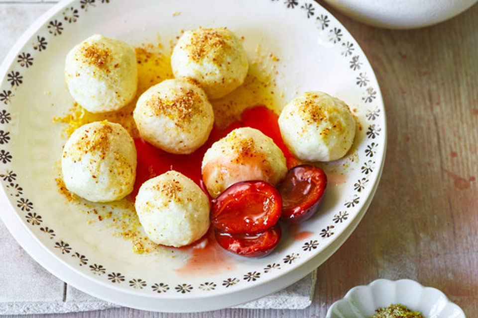 Quarkknödel mit Zwetschgen-Kompott