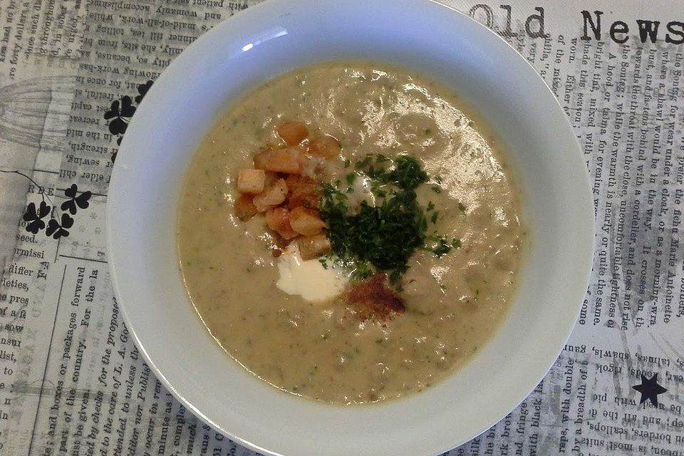 Herzhafte Gurken-Kartoffelsuppe mit Hackfleischbällchen