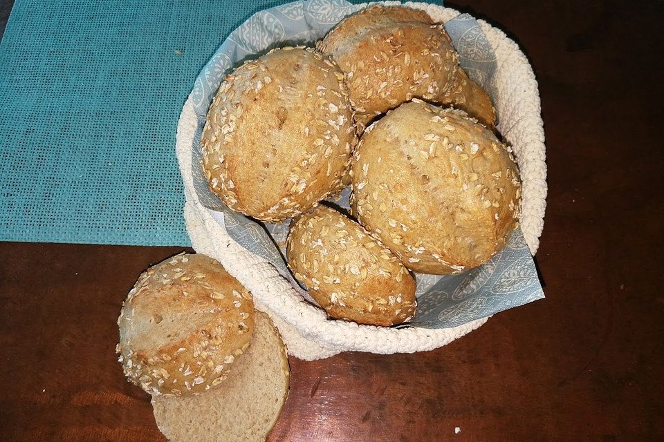 Perfekte Sonntagmorgen-Dinkelbrötchen