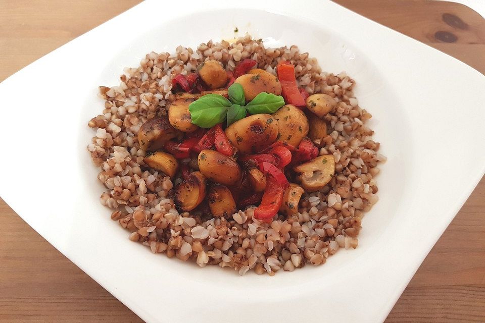 Buchweizen mit Pilzen und Paprika