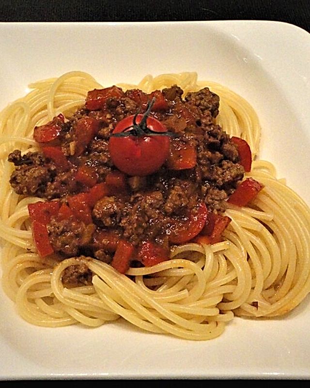 Spaghetti mit Hackfleisch-Paprika-Sauce nach Omas Art