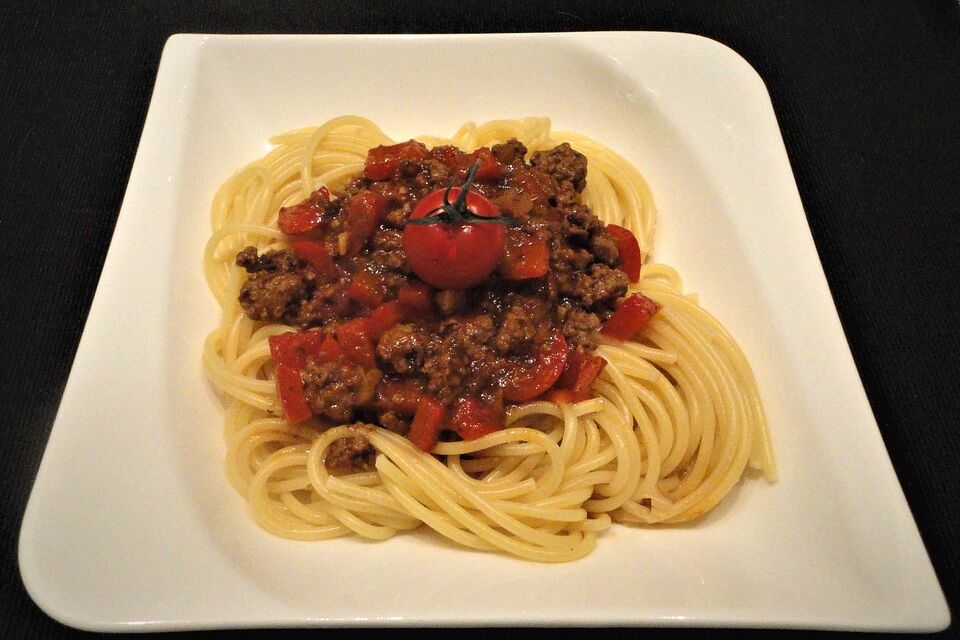 Spaghetti mit Hackfleisch-Paprika-Sauce nach Omas Art