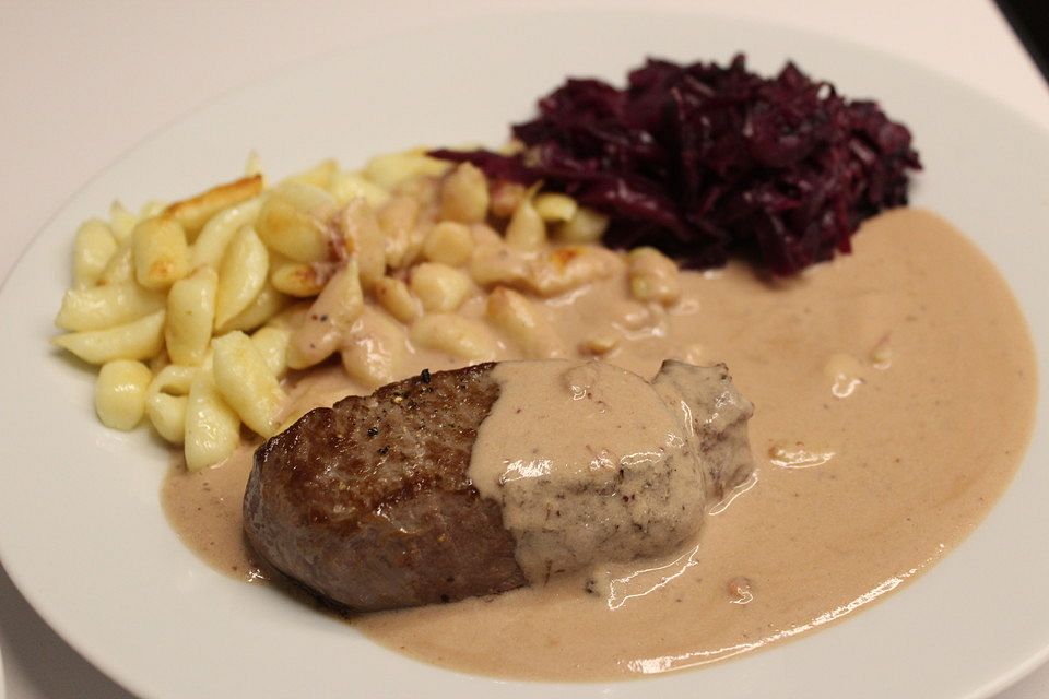 Hasenrückenfilet in Preiselbeersahne