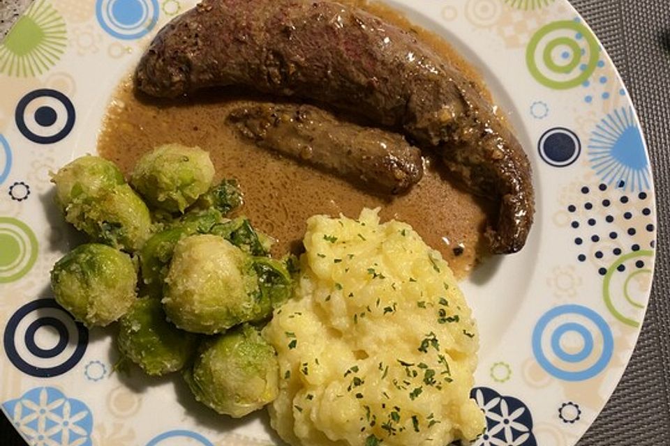 Hasenrückenfilet in Preiselbeersahne