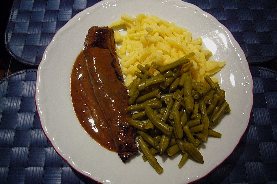 Hasenrückenfilet in Preiselbeersahne