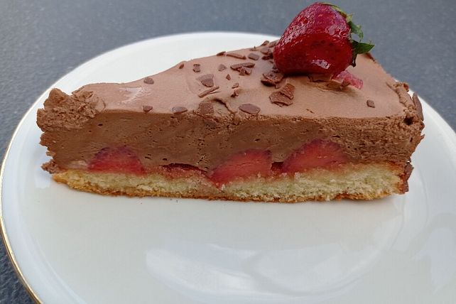 Mousse Au Chocolat Torte Mit Erdbeeren Von Holladolladiewaldfee Chefkoch