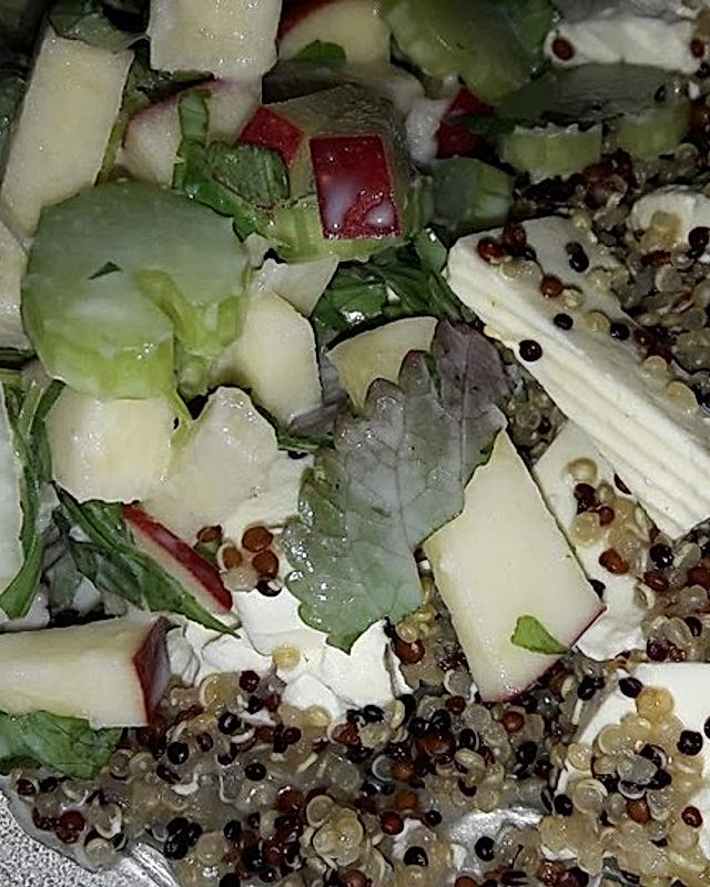 Vegetarischer Staudensellerie-Quinoa-Salat mit Zitronenmelisse
