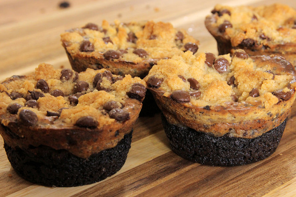 Oreo Cheesecake Muffins