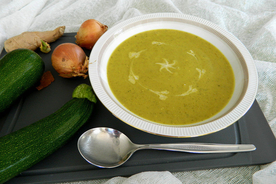 Curry-Zucchini-Suppe