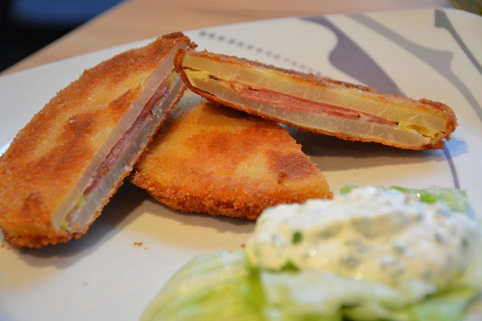 Altbaerlis Kohlrabi-Cordon bleu mit Selchfleisch und Käse