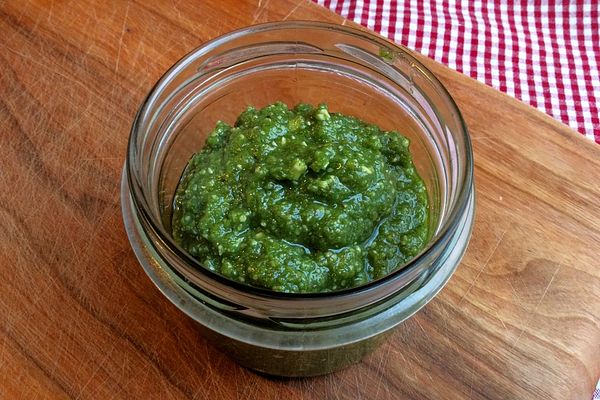 Veganes Basilikum-Walnuss-Pesto von energybird | Chefkoch