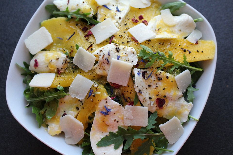 Mozzarella mit Mango und Rucola