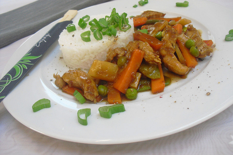 Hühnerbrust chinesisch in dunkler Sojasauce